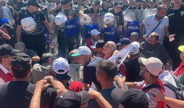 Maaşlarını isteyen işçilere polis müdahalesi: Sendika Başkanı gözaltına alındı