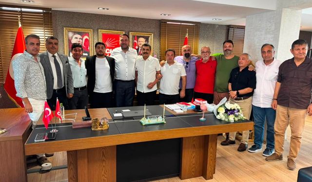 Konak Belediyesi CHP’li Meclis Üyeleri Gümrükçü’yü ziyaret etti
