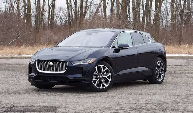 Nadir bulunan bir modeldi... İzmir’de icralık Jaguar