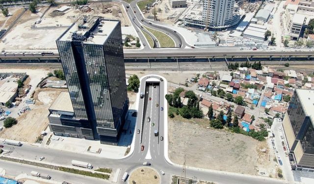 İzmirlilere trafiğine nefes aldıracak alt geçit projesinde en zor aşama geçildi: Tünel kazısı başlıyor!