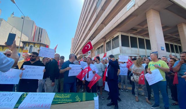 Kemeraltı esnafından Çankaya Otoparkı tepkisi… Tabutla yürüdü: Kemeraltı'na hainlik yapıyorlar