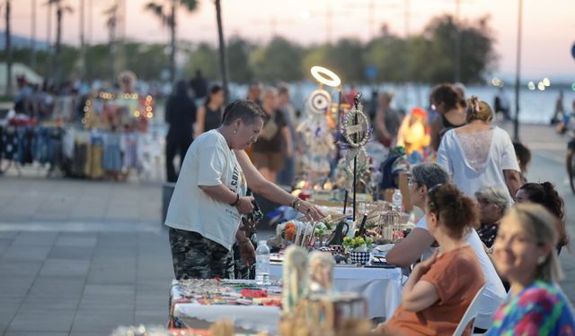Konak'ta Gece Kermesi büyüdü: 150 kadın üretici el emeğini kazanca dönüştürüyor