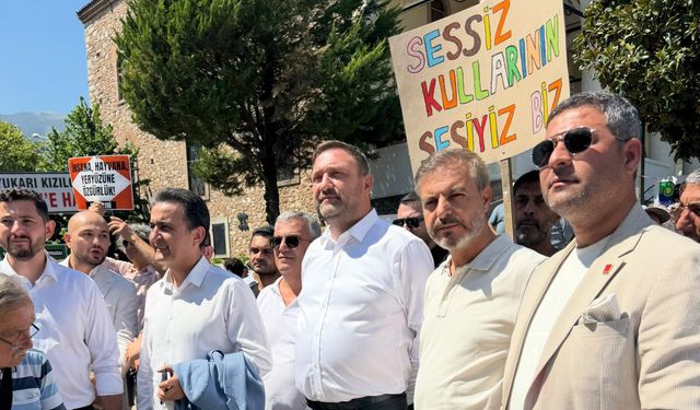 CHP İzmir’den Yukarıkızılca çıkarması: Başkan Gümrükçü ‘madene hayır’ mitingine katıldı!