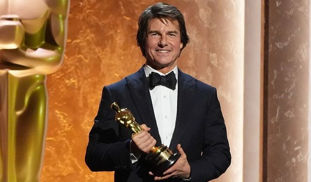 Tom Cruise tanınmaz hâlde: Beyaz saçları ve göbeğiyle şaşırttı