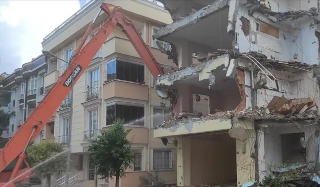 İzmir Valiliği düğmeye bastı… Kamu binaları yıkılıyor