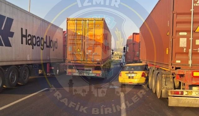 Çiğli Viyadüğü girişinde 4 araçlık kaza: Yetkililerden Bayraklı yönü için uyarı