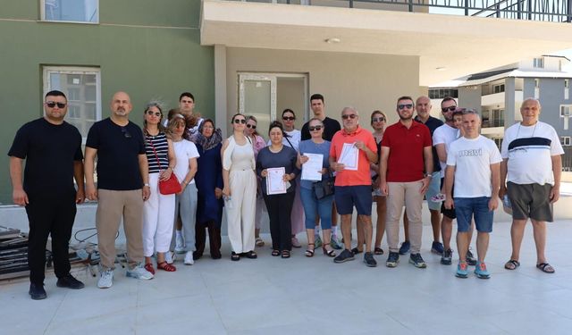 İzmir'de konut mağduriyeti: Parasını peşin ödediler, 6 yıldır evlerini bekliyorlar