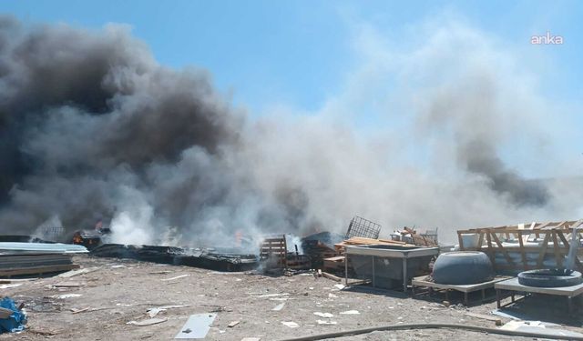 Çiğli’de polyester fabrikasında korkutan yangın