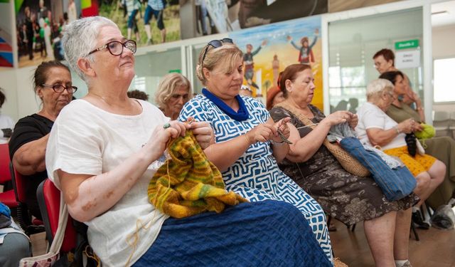 Bilge Çınarlar örgü atölyesinde bir araya geldi