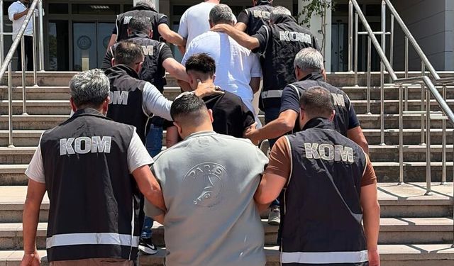 İzmir’de ‘haraç’ operasyonu