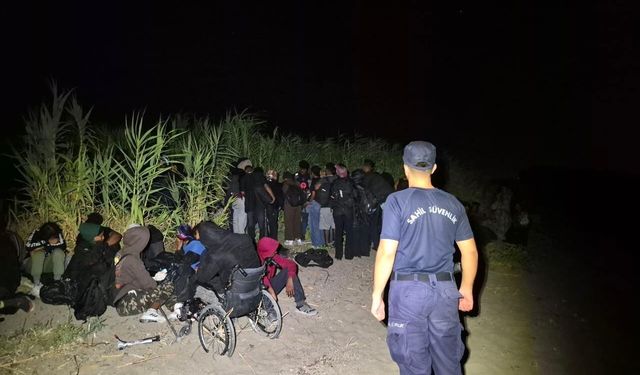 İzmir kıyılarında can pazarı… 62 göçmen kurtarıldı