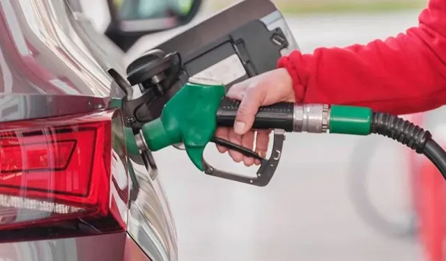 Motorine 6,62 TL zam yürürlükte: İzmir’de tabela nasıl?