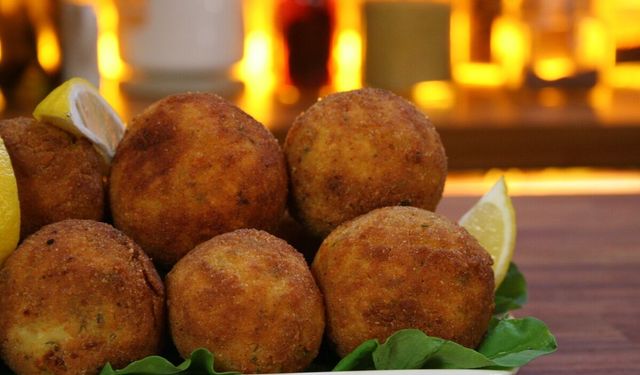 10 dakikada hazır… Dışı çıtır içi yumuşacık patates köftesi tarifi