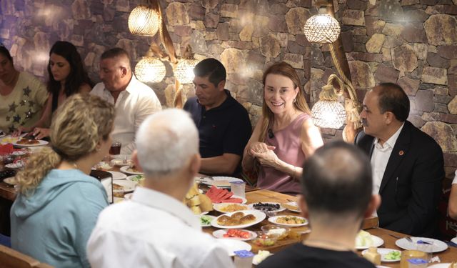 Konak’ta tarihi çarşı Kemeraltı masaya yatırıldı