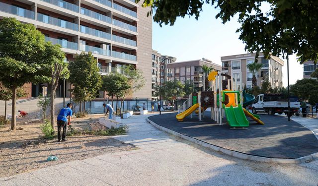 Çim biçme, ağaç budama ve peyzaj düzenleme... Buca'nın parklarına bakım!