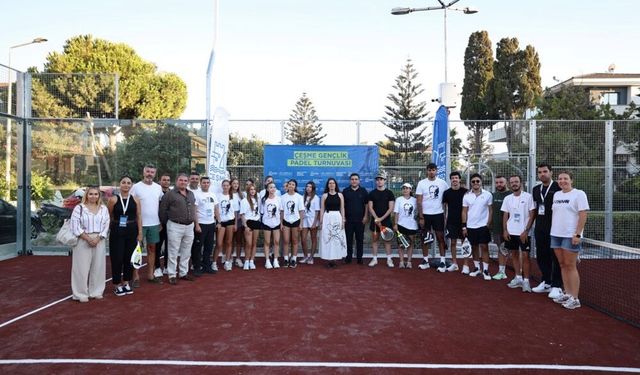 Çeşme’de spora yeni alan: Padel kortu gençlerle buluştu!