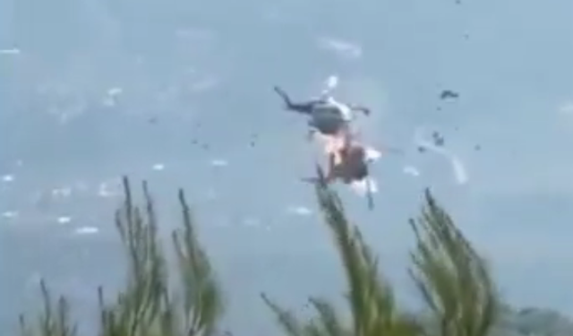 Yunanistan’da iki helikopter havada çarpıştı