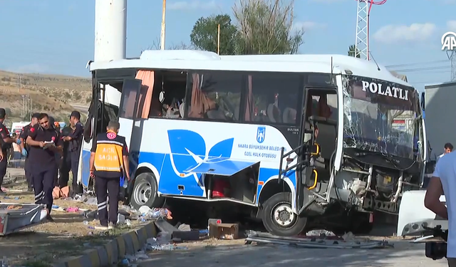 Başkentte feci kaza:  2 kişi öldü, 25 kişi yaralandı