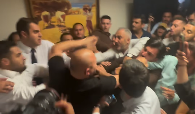 Menderes başkanvekili seçiminde yumruklar havada uçuştu