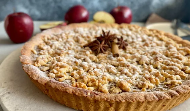 Bir dilim yetmeyecek... Kıyır kıyır elmalı tart tarifi