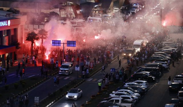 Mısırlı yıldız futbolcu Muhammed Salah Trabzon'da coşkuyla karşılandı