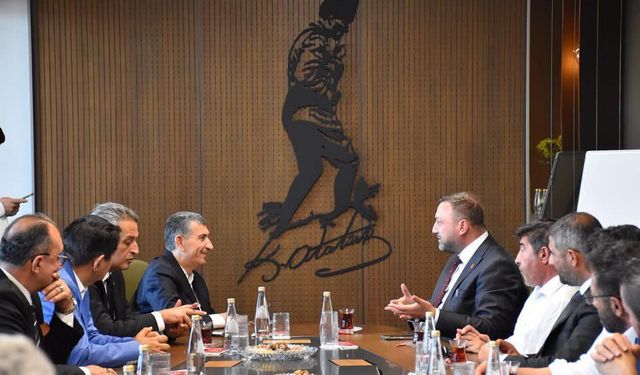 CHP İl Başkanı Gümrükçü Aliağa’da iş dünyasıyla bir araya geldi