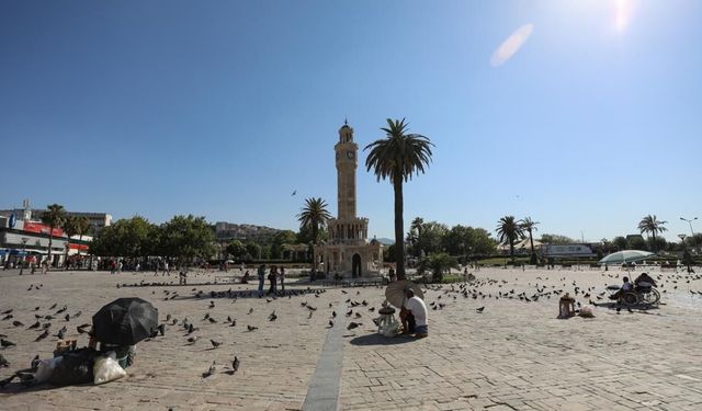 Cuma gününe dikkat... İzmir'de hissedilen sıcaklık 50 dereceyi bulacak