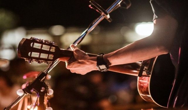 İzmirli müzisyenlerden ücret adaleti çağrısı: 4 bin TL taban ücret tartışmaya açılsın