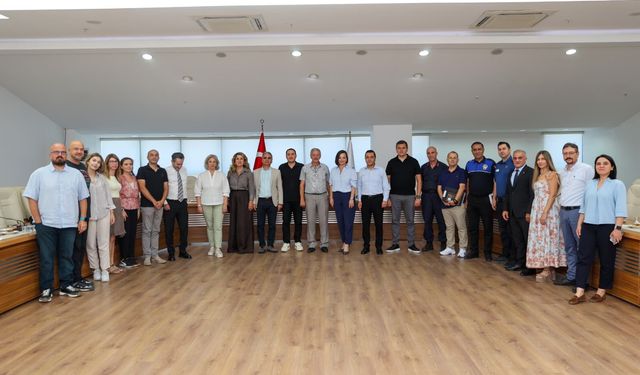 Karabağlar’ın milyonları sahipsiz atıklarla beraber gidiyor