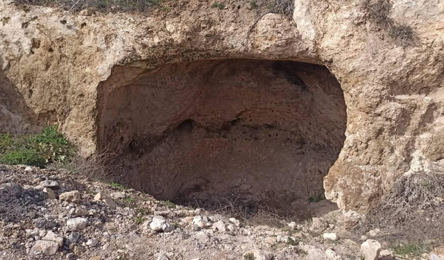 Bergama’da kaçak kazılara karşı 1. derece arkeolojik sit kararı: Kaya mezar korumaya alındı
