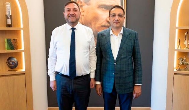 Göreve dönen Başkan Yiğit, CHP İzmir heyetini makamında ağırladı: Kaldığımız yerden devam
