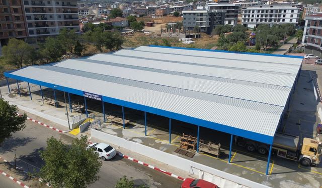 Kemalpaşa'da Ulucak Pazaryeri yeni yüzüyle hizmete açıldı