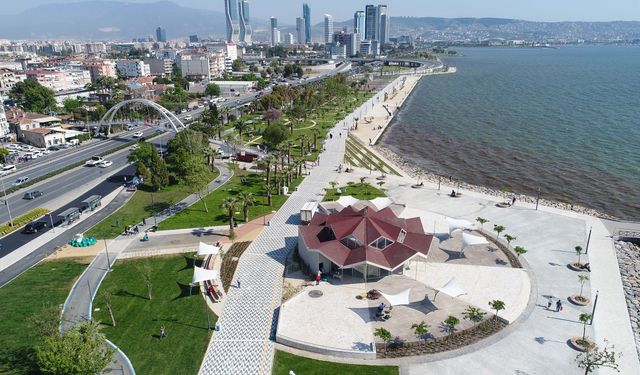 Bayraklı’da yaz coşkusu sürüyor… Çim konserleri başlıyor