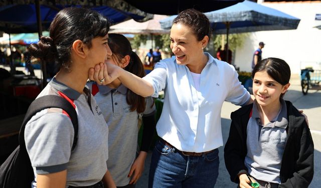 Selçuk’ta 'Kırtasiye Kartı' müjdesi: Hem öğrenciye destek hem esnafa can suyu!