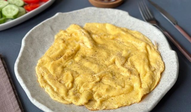 Omletin en yumuşak hâli… Sütlü omlet tarifi