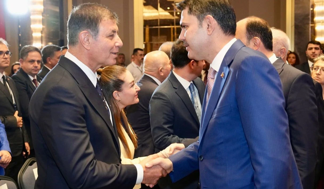 Tugay'dan Bakan Kurum'la ortak poz: Birlikte çalışmaya devam edeceğiz