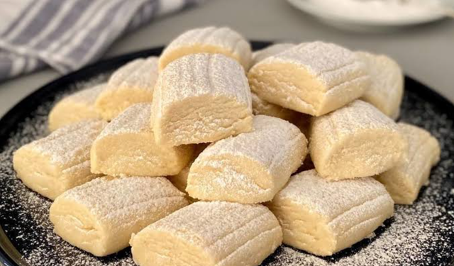 Pastane ayarında... Tam ölçülü Un Kurabiyesi tarifi