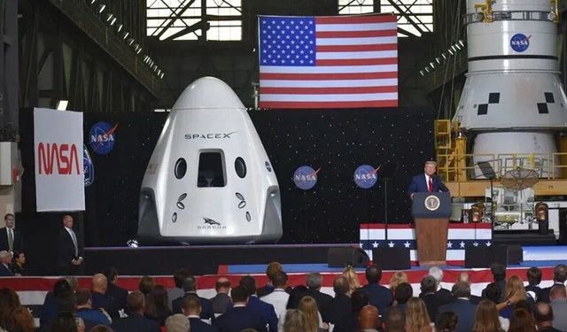 Trump 'Uzay Akademisi' kuracaklarını açıkladı
