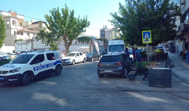 Konak’ta facianın eşiğinden dönüldü… DEVA’nın tabelasından demir parçası vatandaşın üzerine düştü