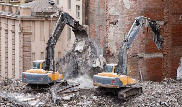 Bayraklı Belediyesi’nden 49 yapının yıkımı için ihale