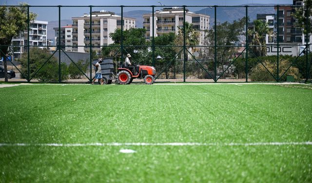 Bornova’da spor hamlesi… 3 mahalleye halı saha müjdesi