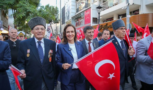 Karşıyaka’da gazilere saygı yürüyüşü