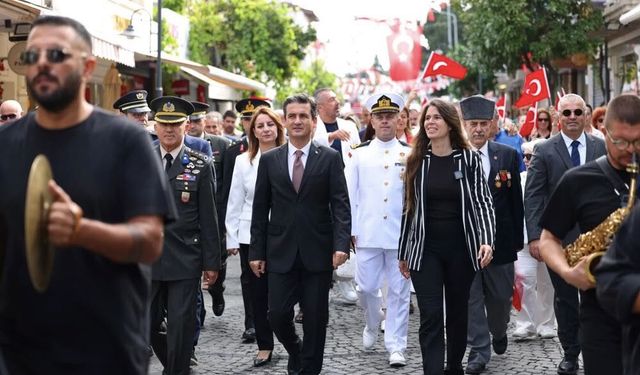 Çeşme kurtuluşun 104. yılı kutlandı: Bağımsızlık inancı yolumuzu aydınlatıyor!