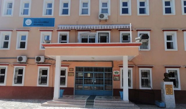 Foça’da 4 derslikli ortaokul soru işareti yarattı… Detaylar uzmanlar anlattı
