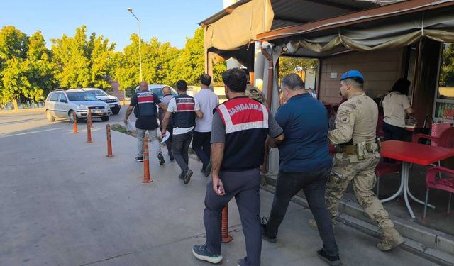 İzmir'de FETÖ operasyonu: 21 şüpheli gözaltına alındı