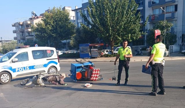 İzmir'de otomobille çarpışan motosikletin sürücüsü yaralandı