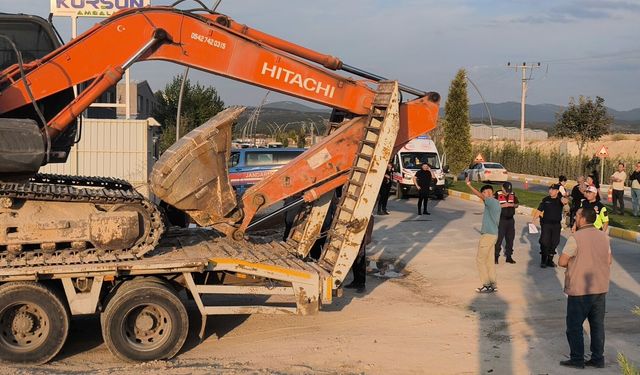 İşçi servisi çekici ile çarpıştı: 8 kişi yaralandı