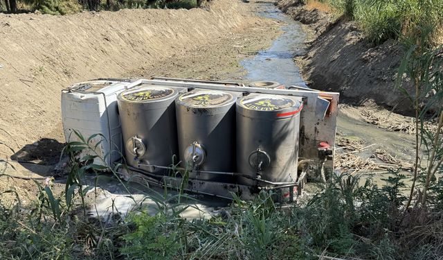 Tire’de kaza… Süt kamyonu uçuruma yuvarlandı