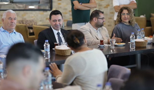Başkan Önal muhtarlarla buluştu: Bayraklı’nın ihtiyaçları masaya yatırıldı