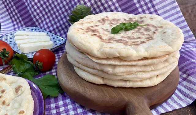 Balon gibi şişiyor… Kahvaltılık bazlama tarifi!